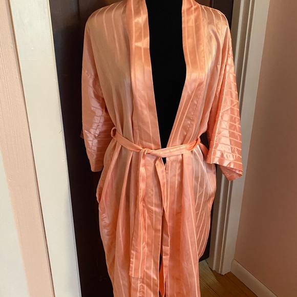 Vintage silky robe - Picture 2 of 4